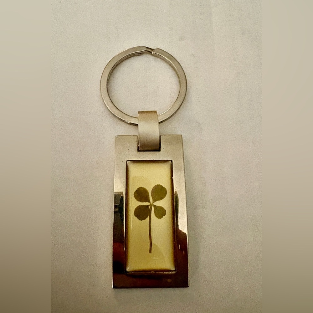 Vintage genuine, four leaf clover shamrock, key ring keychain